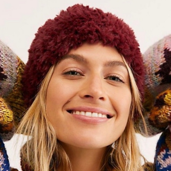 🌿FREE PEOPLE FUZZY HAT🌿